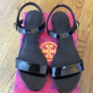 NWT Tory Burch Laurel Flat Sandal - Black Patent Leather, size 7